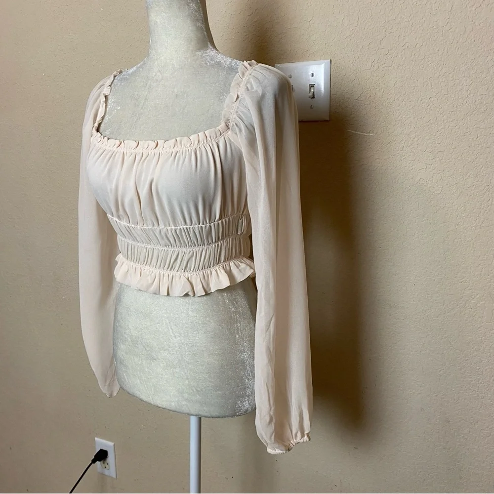 NWT! Forever 21 Cropped Puff Long Sleeve Blouse Top Cream Ivory Smocked Sz Small - Picture 6 of 11